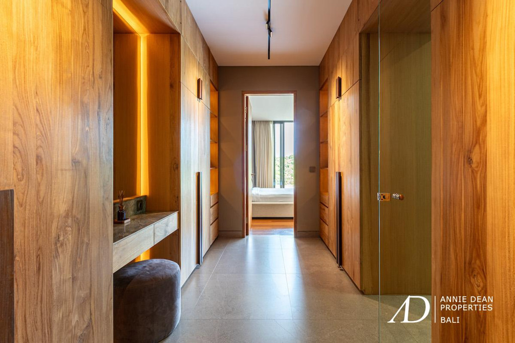 FREEHOLD | MODERN DESIGNER VILLA WITH RICE FIELD VIEWS - TABANAN