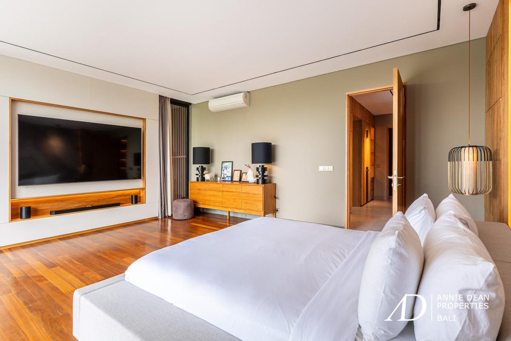 FREEHOLD | MODERN DESIGNER VILLA WITH RICE FIELD VIEWS - TABANAN