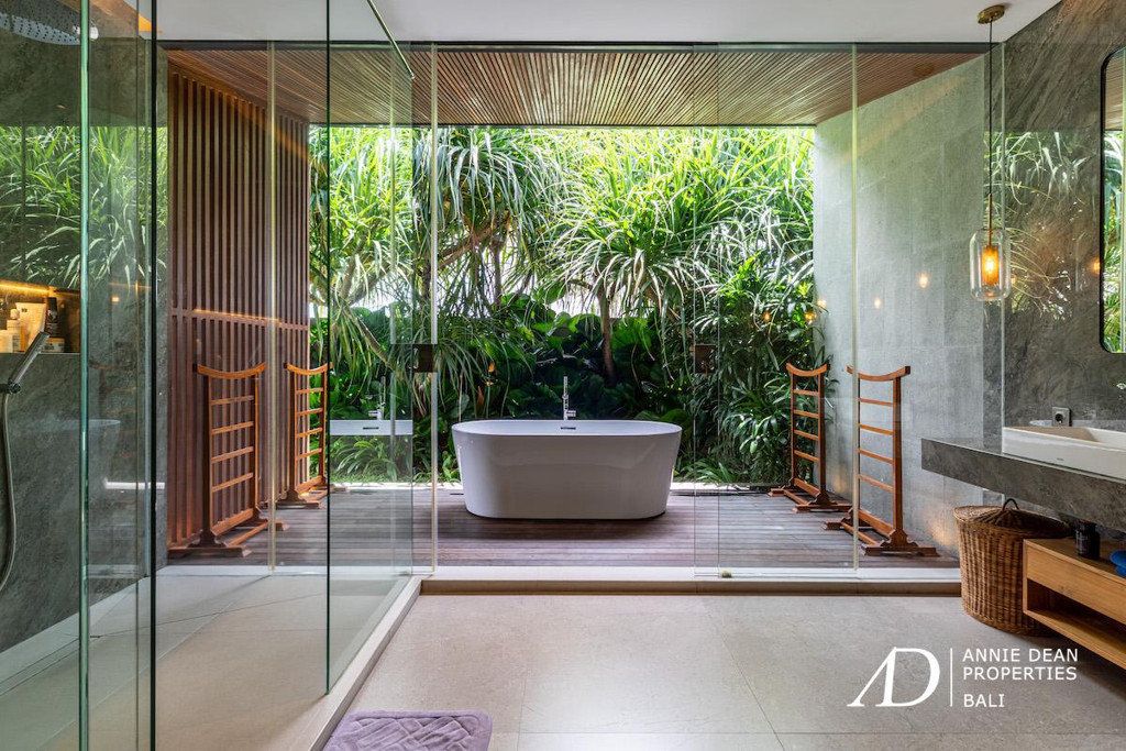 FREEHOLD | MODERN DESIGNER VILLA WITH RICE FIELD VIEWS - TABANAN