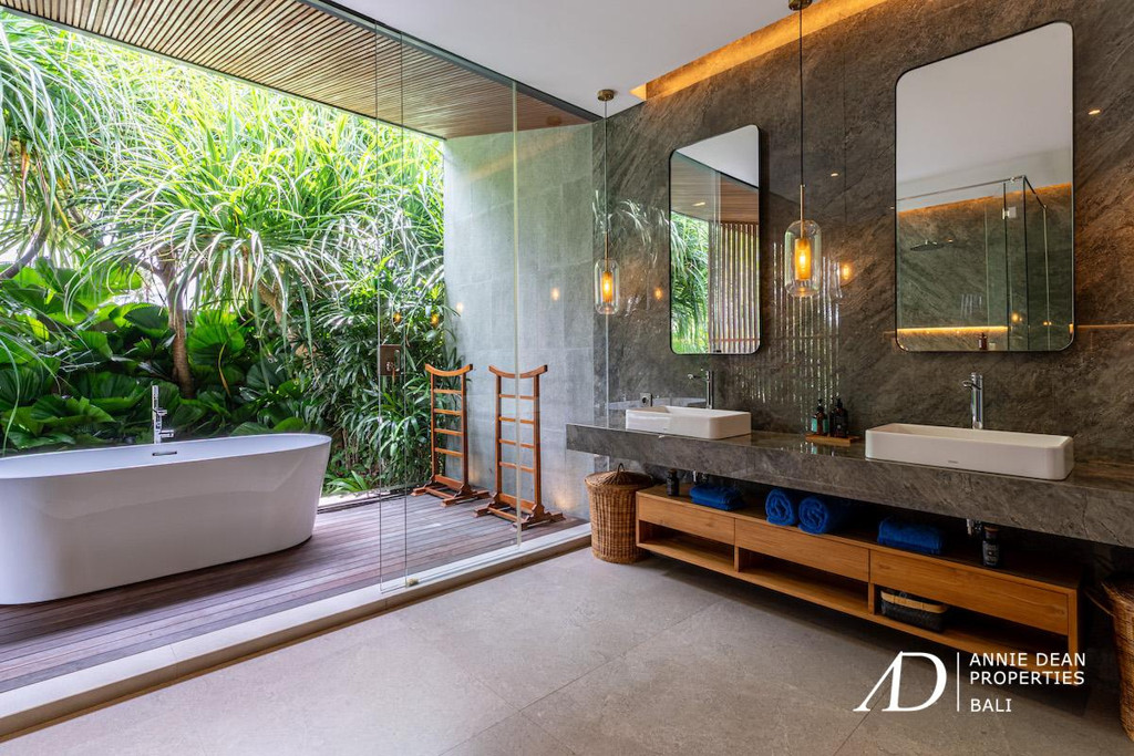 FREEHOLD | MODERN DESIGNER VILLA WITH RICE FIELD VIEWS - TABANAN