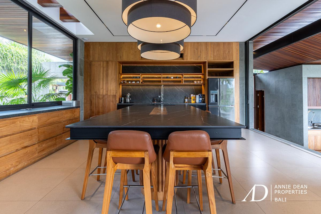 FREEHOLD | MODERN DESIGNER VILLA WITH RICE FIELD VIEWS - TABANAN