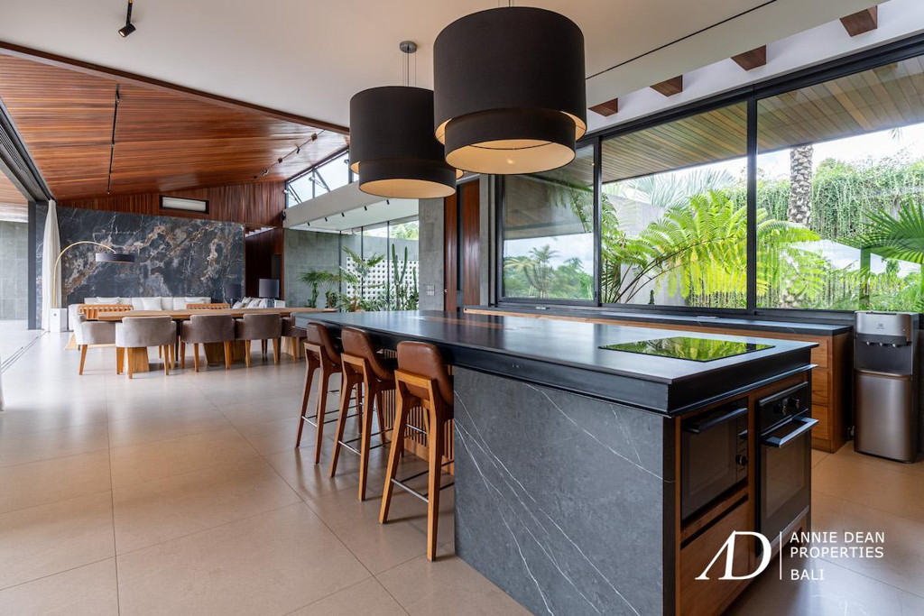 FREEHOLD | MODERN DESIGNER VILLA WITH RICE FIELD VIEWS - TABANAN