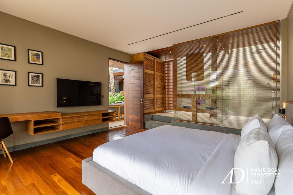 FREEHOLD | MODERN DESIGNER VILLA WITH RICE FIELD VIEWS - TABANAN