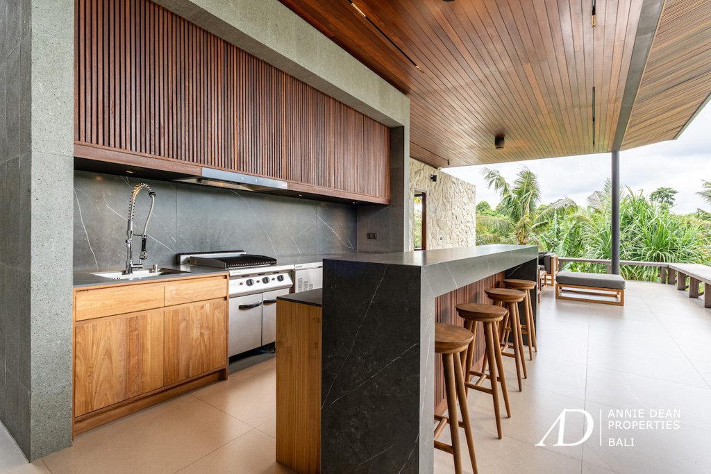 FREEHOLD | MODERN DESIGNER VILLA WITH RICE FIELD VIEWS - TABANAN