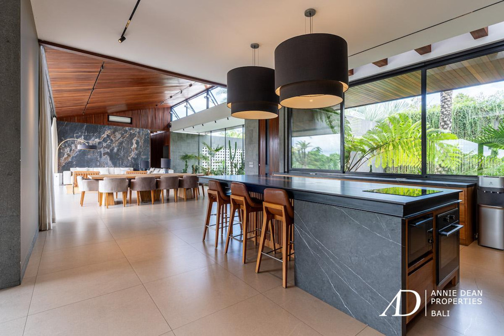 FREEHOLD | MODERN DESIGNER VILLA WITH RICE FIELD VIEWS - TABANAN
