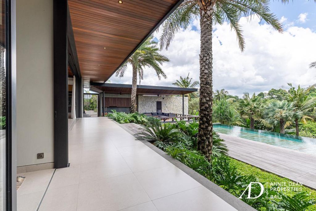FREEHOLD | MODERN DESIGNER VILLA WITH RICE FIELD VIEWS - TABANAN