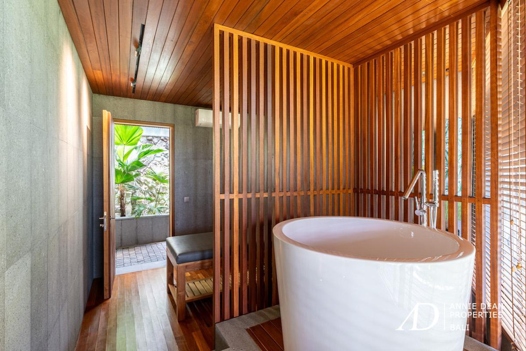 FREEHOLD | MODERN DESIGNER VILLA WITH RICE FIELD VIEWS - TABANAN