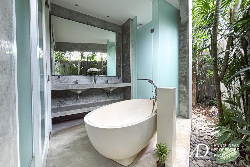 YEARLY RENTAL | MODERN LOFT-STYLE 4-BEDROOM VILLA FOR RENT IN PRIME UMALAS