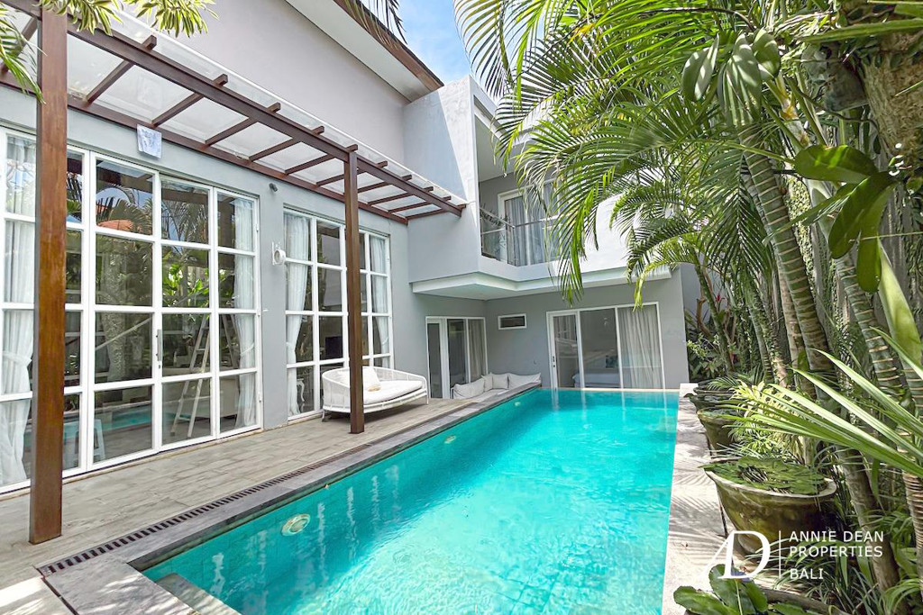 FREEHOLD | DESIGNER LOFT-STYLE VILLA WITH TROPICAL GARDEN IN UMALAS