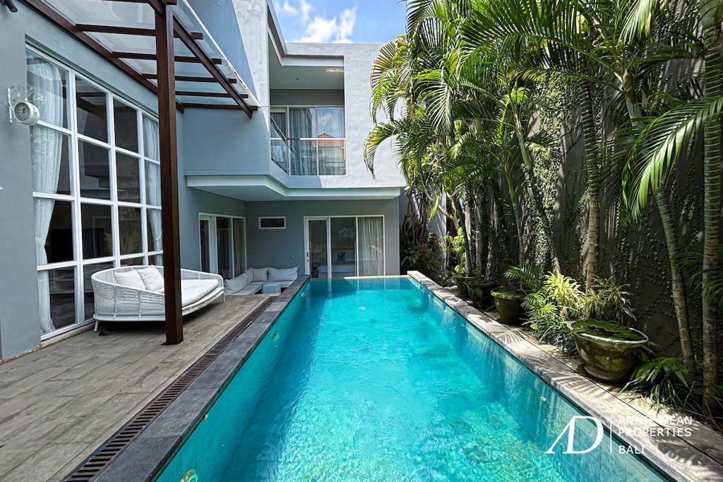 FREEHOLD | DESIGNER LOFT-STYLE VILLA WITH TROPICAL GARDEN IN UMALAS