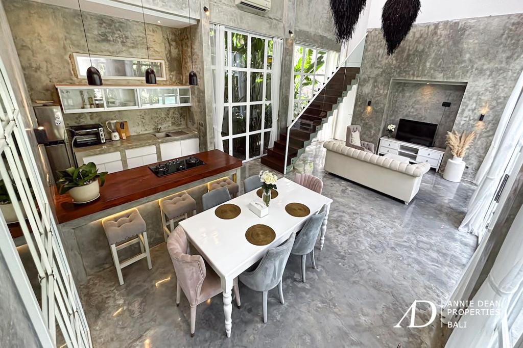 FREEHOLD | DESIGNER LOFT-STYLE VILLA WITH TROPICAL GARDEN IN UMALAS