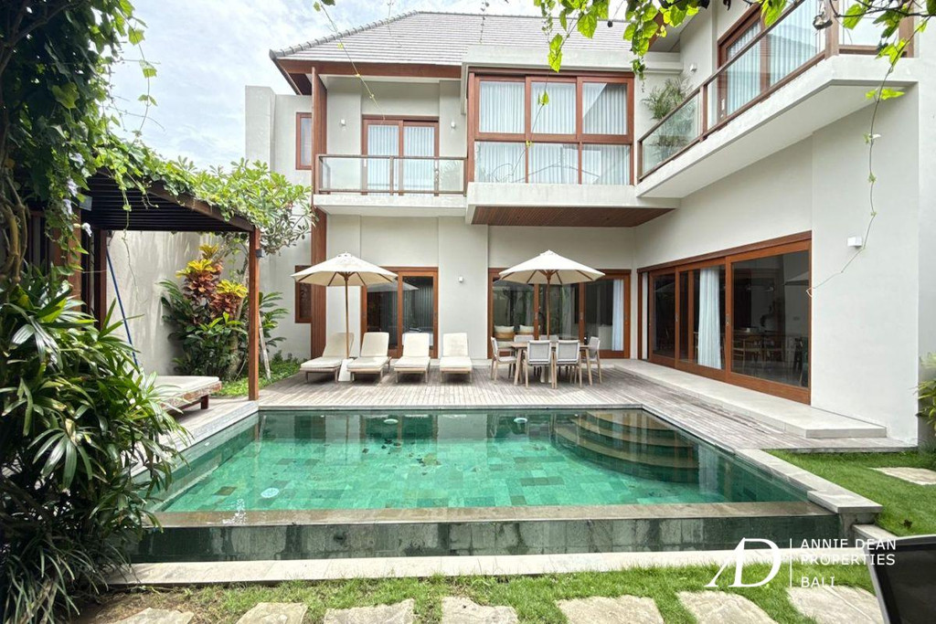 FREEHOLD | MODERN 4-BEDROOM VILLA IN BUMBAK - UMALAS