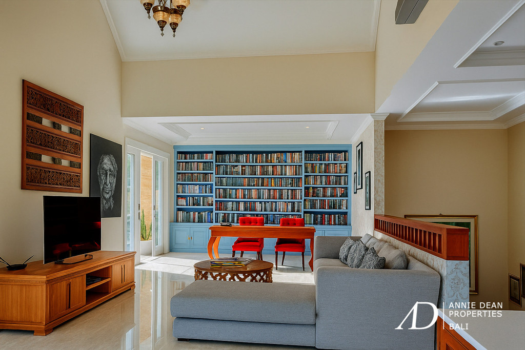 FREEHOLD | EUROPEAN-STYLE LUXURY VILLA IN UMALAS