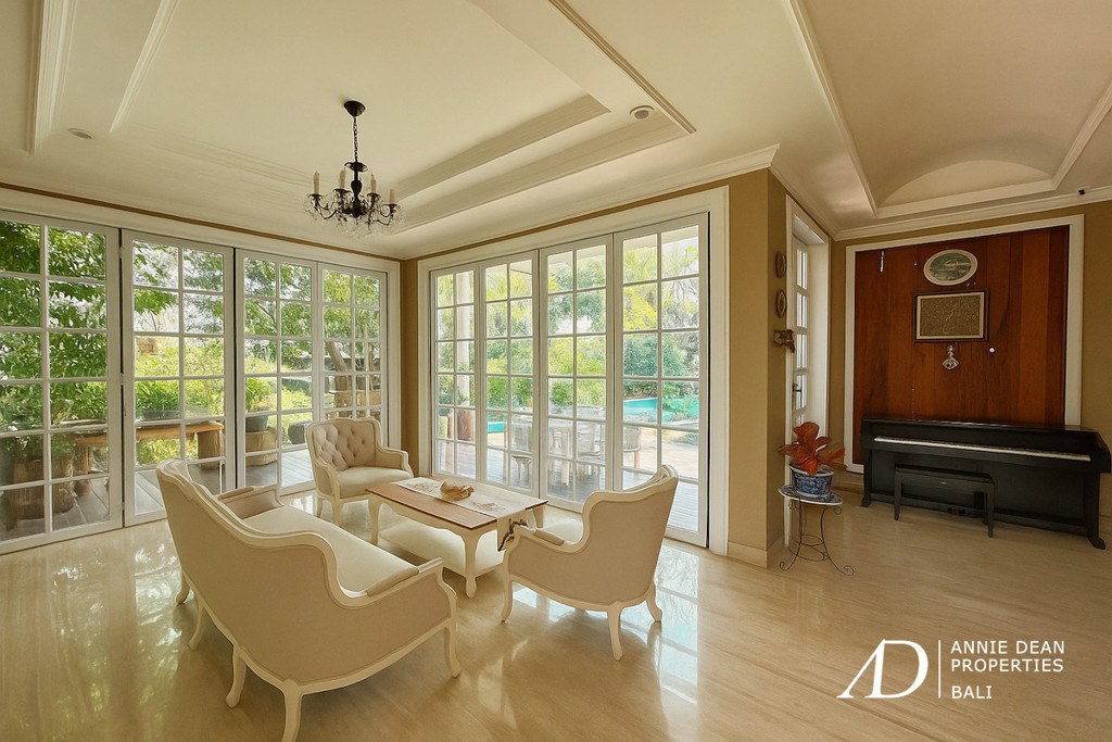 FREEHOLD | EUROPEAN-STYLE LUXURY VILLA IN UMALAS