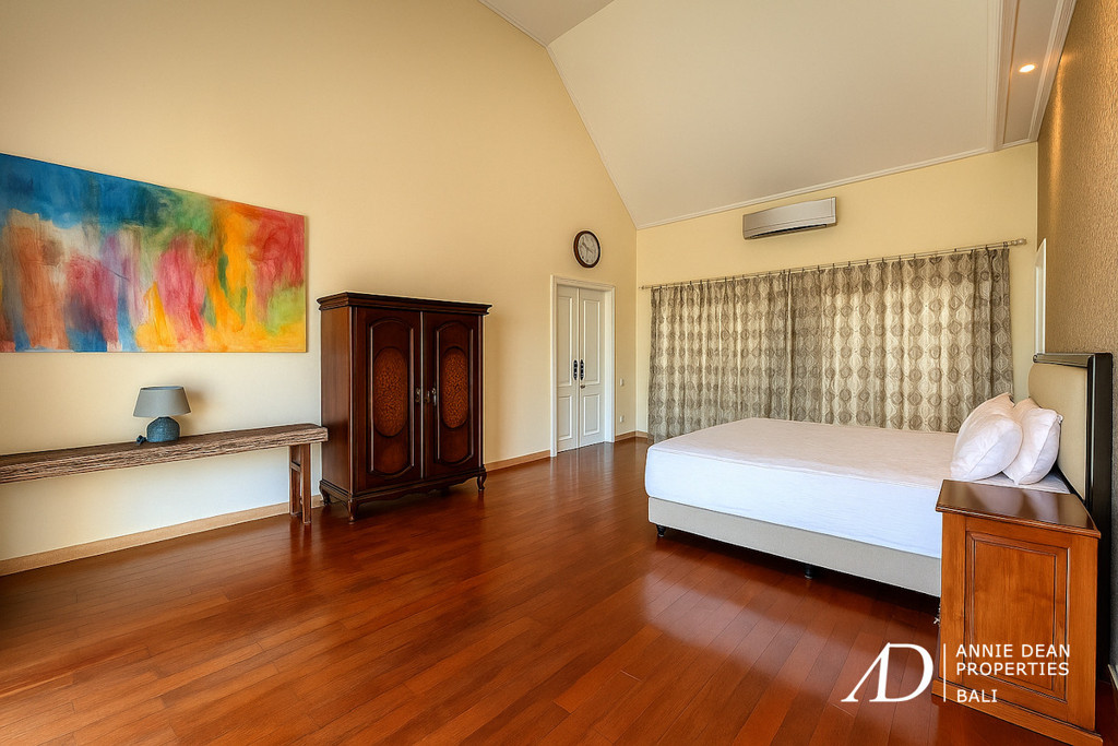 FREEHOLD | EUROPEAN-STYLE LUXURY VILLA IN UMALAS