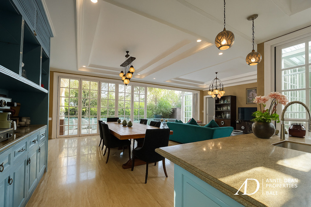 FREEHOLD | EUROPEAN-STYLE LUXURY VILLA IN UMALAS