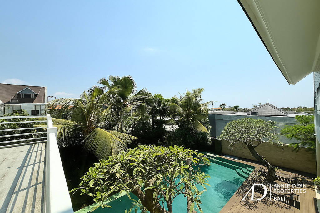 FREEHOLD | EUROPEAN-STYLE LUXURY VILLA IN UMALAS