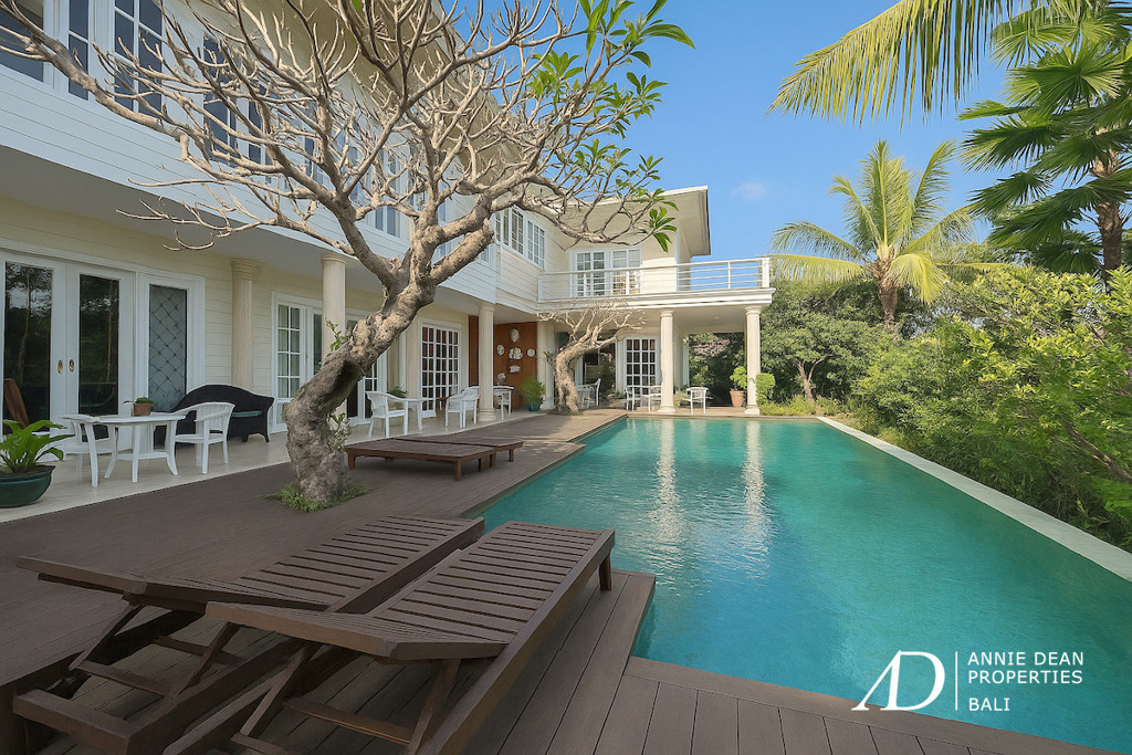 FREEHOLD | EUROPEAN-STYLE LUXURY VILLA IN UMALAS