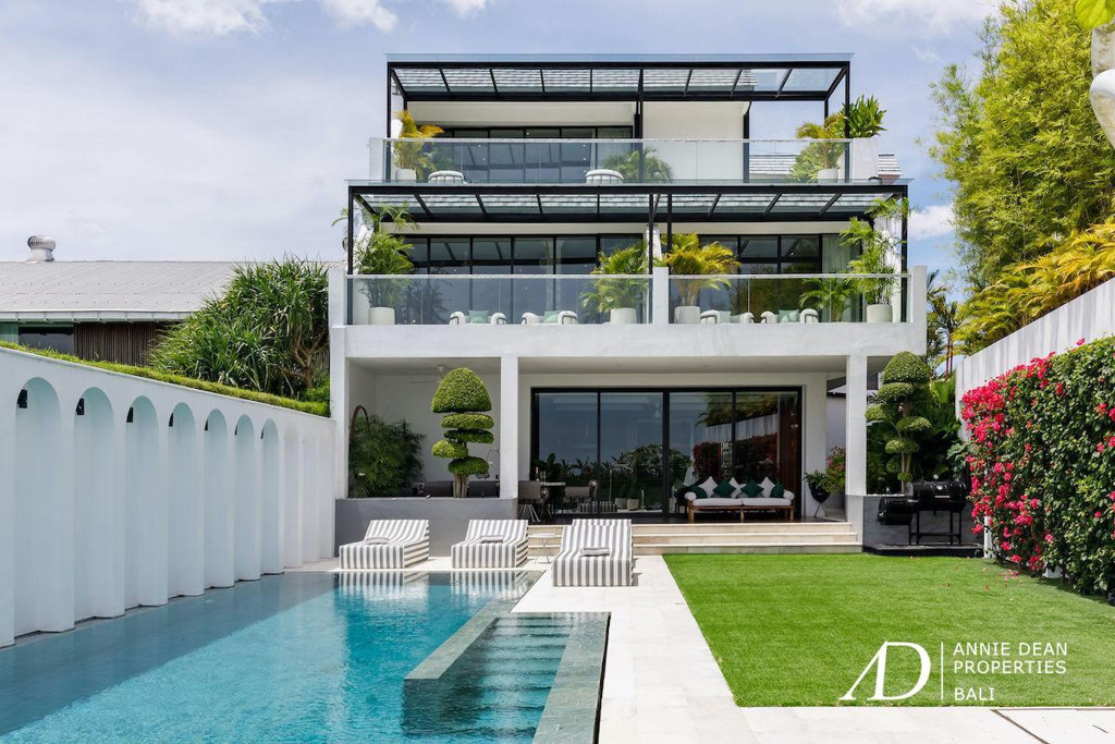 FREEHOLD | GEORGIAN-INSPIRED LUXURY VILLA IN CENTRAL CANGGU