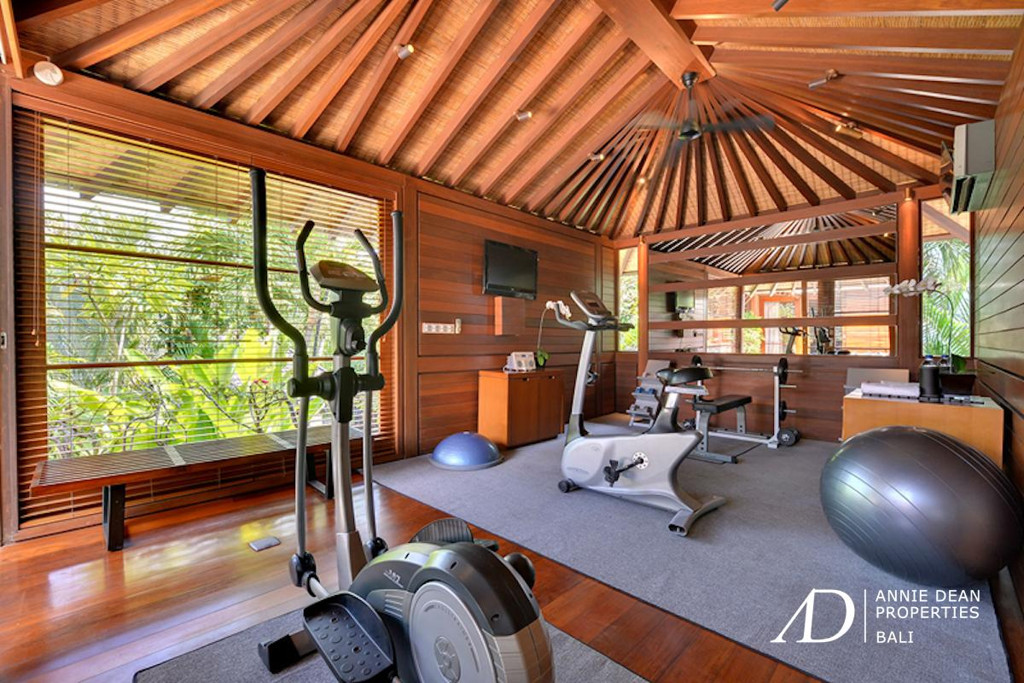 FREEHOLD | 5-BEDROOM LUXURY VILLA IN PETITENGET, SEMINYAK