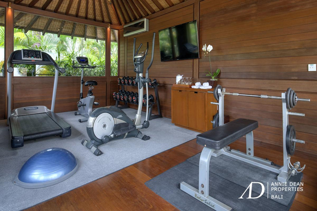 FREEHOLD | 5-BEDROOM LUXURY VILLA IN PETITENGET, SEMINYAK