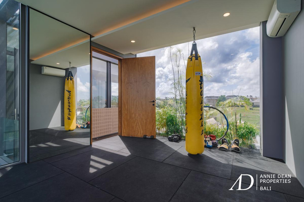 FREEHOLD OR LEASEHOLD | LUXURY MODERN VILLA IN PRIME UMALAS