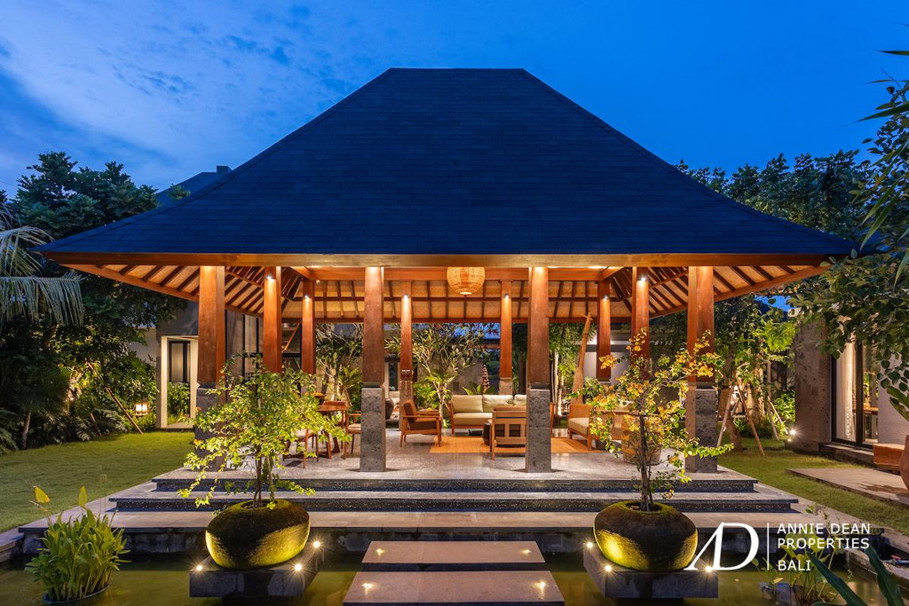 FREEHOLD | LUXURY 4-BEDROOM VILLA IN PRIME CANGGU LOCATION