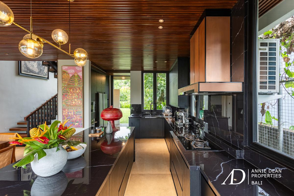 FREEHOLD | LUXURY 4-BEDROOM VILLA IN PRIME CANGGU LOCATION