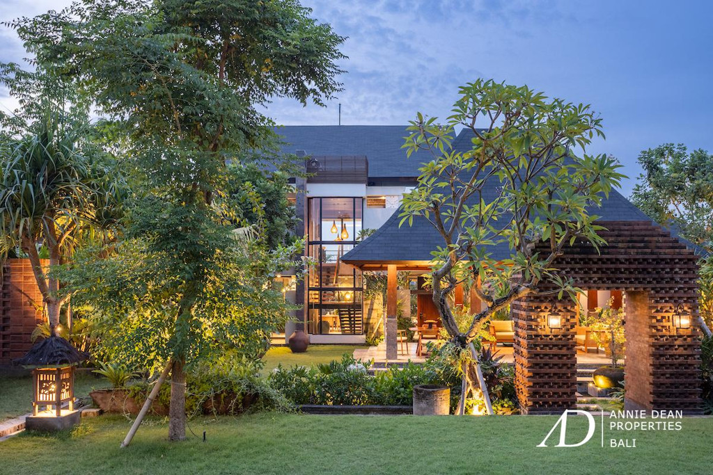 FREEHOLD | LUXURY 4-BEDROOM VILLA IN PRIME CANGGU LOCATION