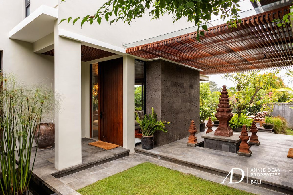 FREEHOLD | LUXURY 4-BEDROOM VILLA IN PRIME CANGGU LOCATION
