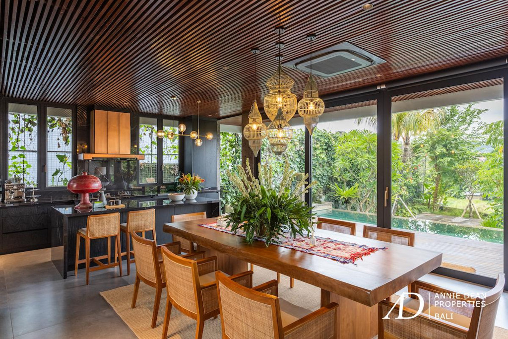 FREEHOLD | LUXURY 4-BEDROOM VILLA IN PRIME CANGGU LOCATION