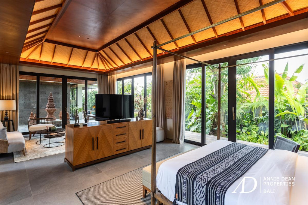 FREEHOLD | LUXURY 4-BEDROOM VILLA IN PRIME CANGGU LOCATION