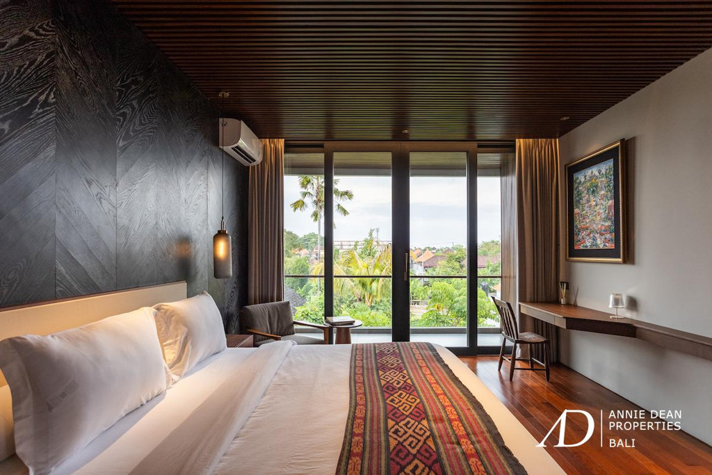 FREEHOLD | LUXURY 4-BEDROOM VILLA IN PRIME CANGGU LOCATION