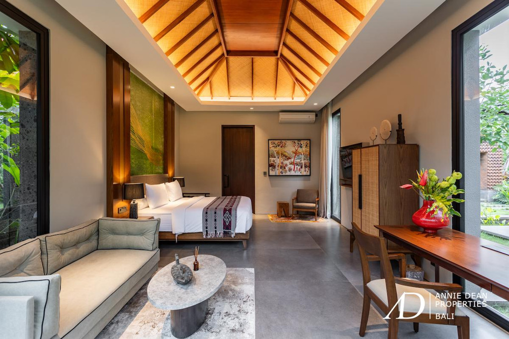 FREEHOLD | LUXURY 4-BEDROOM VILLA IN PRIME CANGGU LOCATION