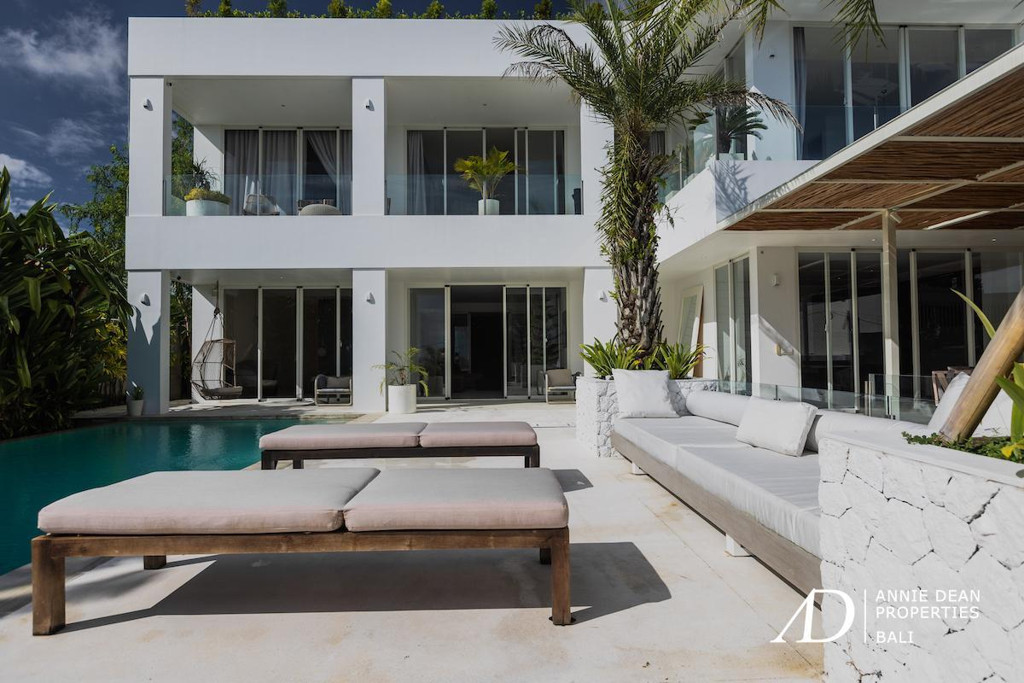 FREEHOLD | MODERN DESIGN VILLA WITH ROOFTOP & OCEAN VIEWS