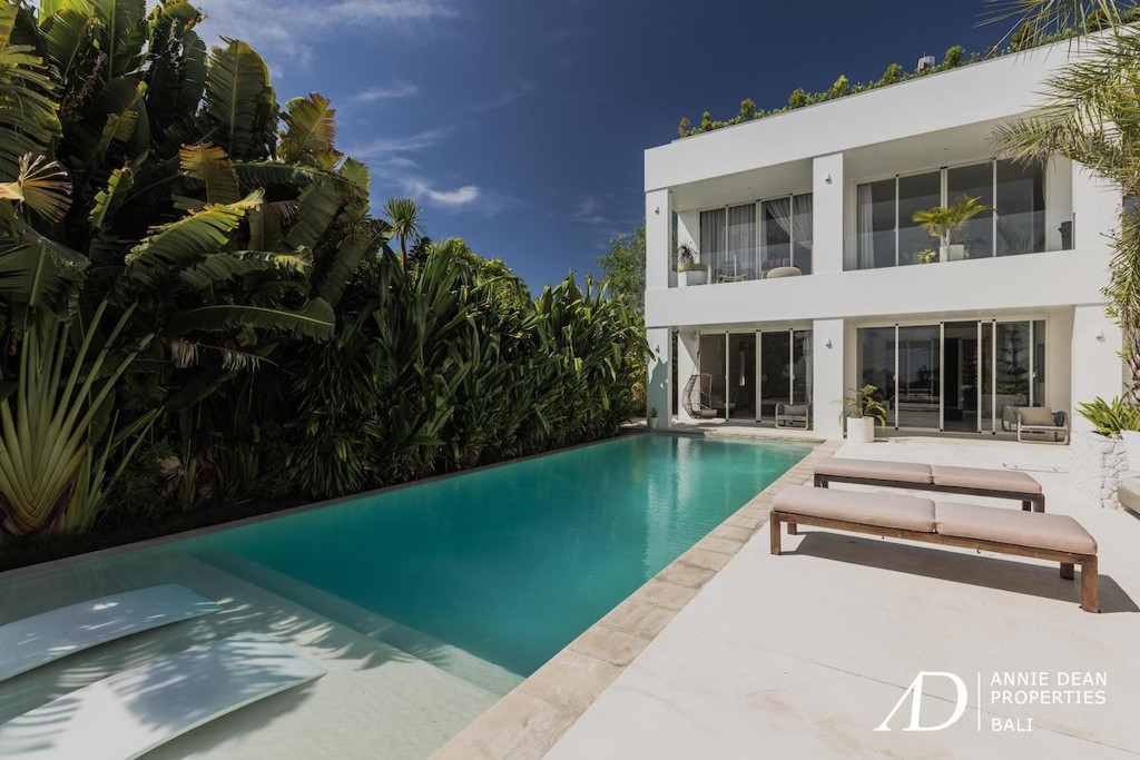 FREEHOLD | MODERN DESIGN VILLA WITH ROOFTOP & OCEAN VIEWS