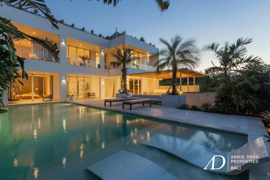 FREEHOLD | MODERN DESIGN VILLA WITH ROOFTOP & OCEAN VIEWS