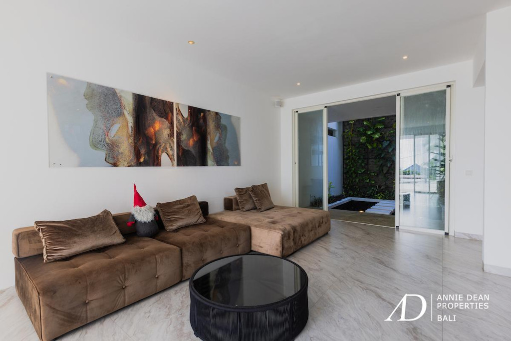 FREEHOLD | MODERN DESIGN VILLA WITH ROOFTOP & OCEAN VIEWS