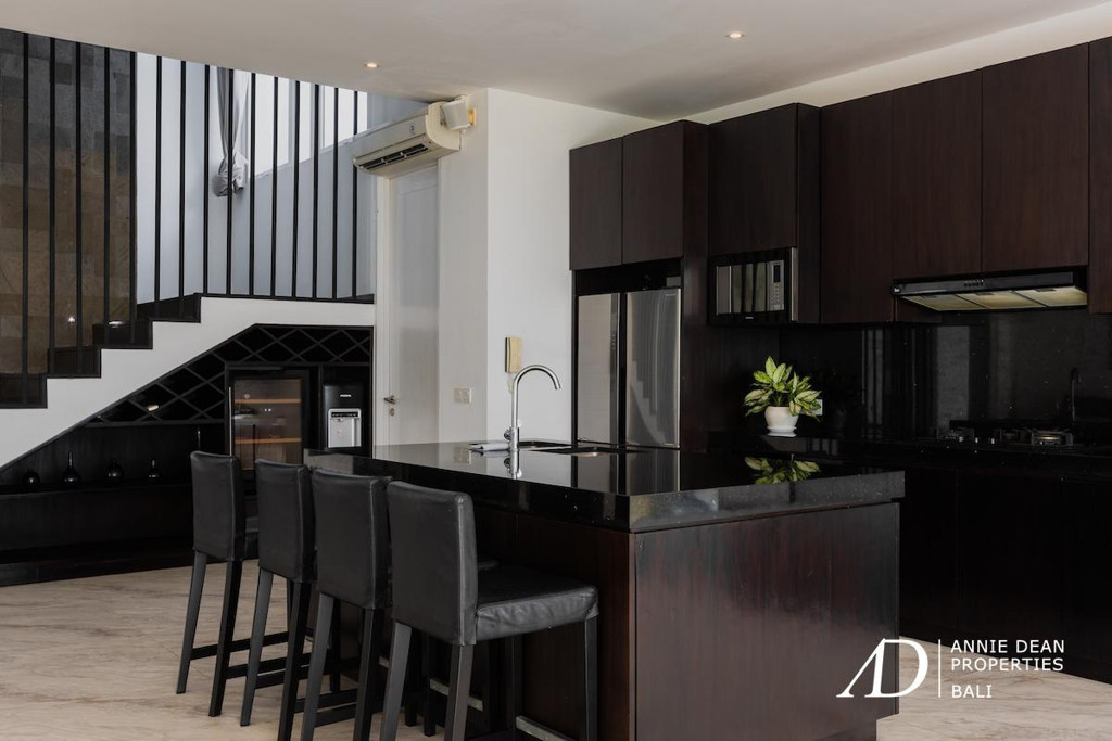 FREEHOLD | MODERN DESIGN VILLA WITH ROOFTOP & OCEAN VIEWS