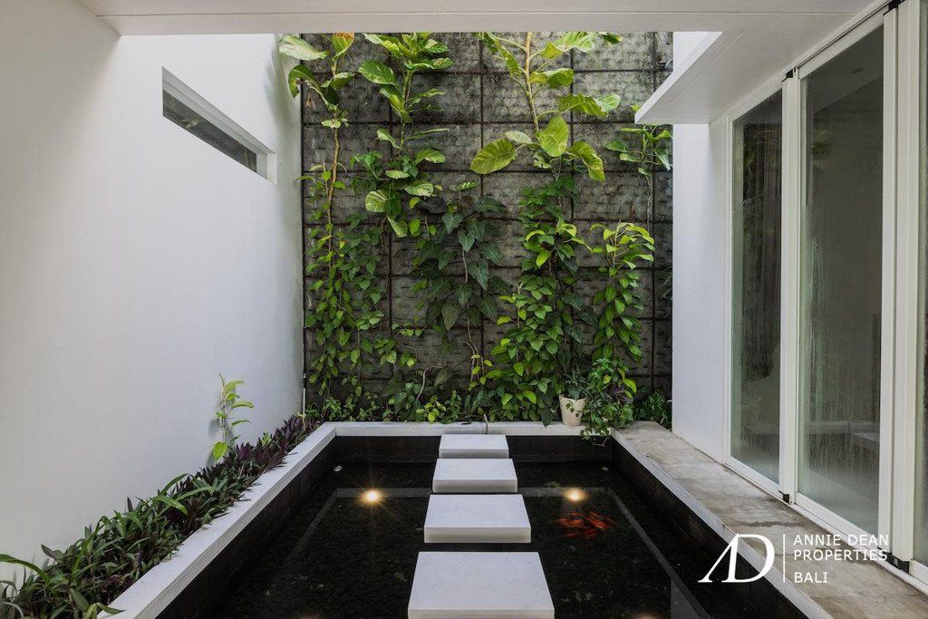 FREEHOLD | MODERN DESIGN VILLA WITH ROOFTOP & OCEAN VIEWS