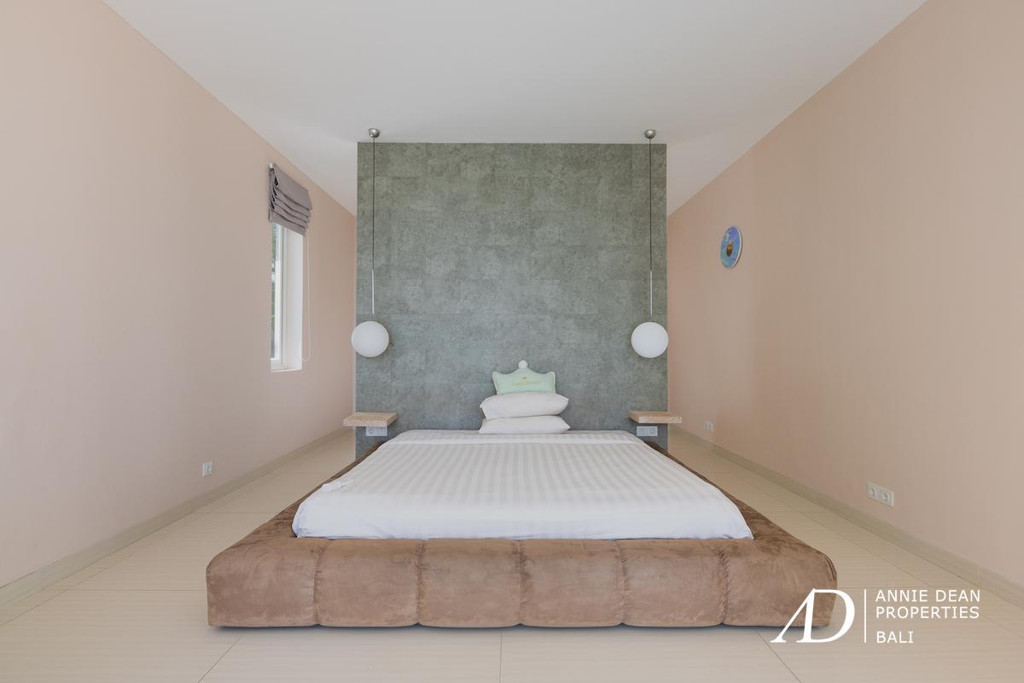 FREEHOLD | MODERN DESIGN VILLA WITH ROOFTOP & OCEAN VIEWS