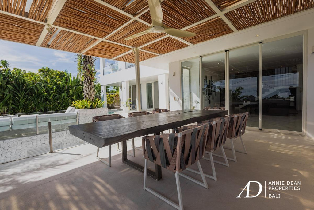 FREEHOLD | MODERN DESIGN VILLA WITH ROOFTOP & OCEAN VIEWS