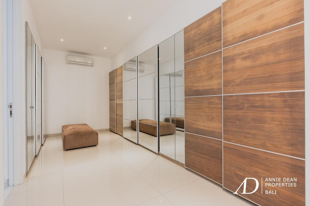 FREEHOLD | MODERN DESIGN VILLA WITH ROOFTOP & OCEAN VIEWS