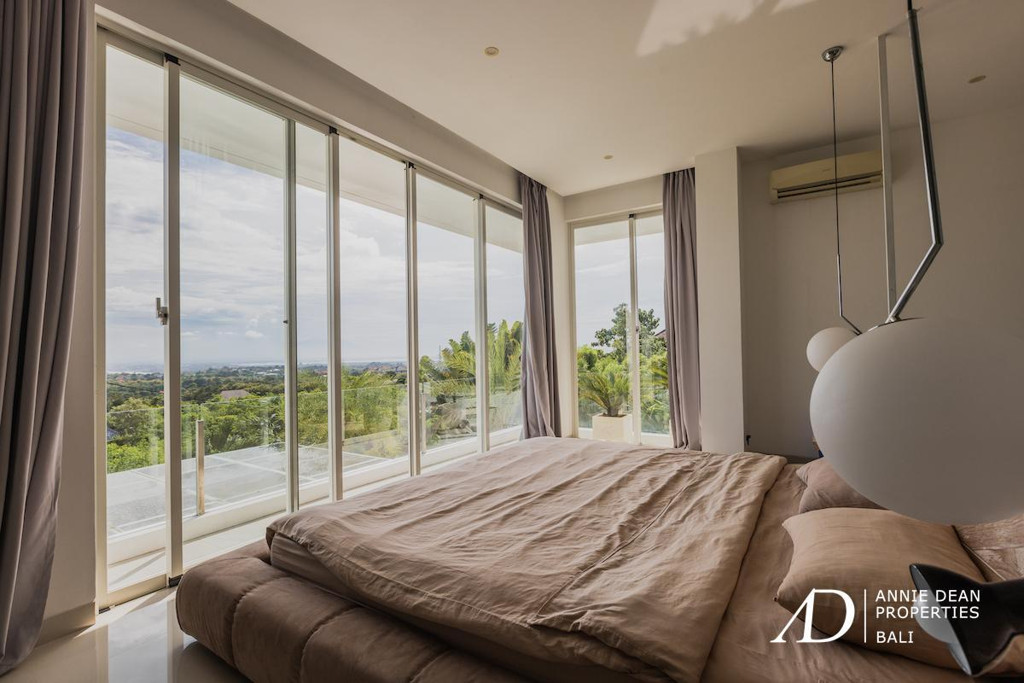 FREEHOLD | MODERN DESIGN VILLA WITH ROOFTOP & OCEAN VIEWS