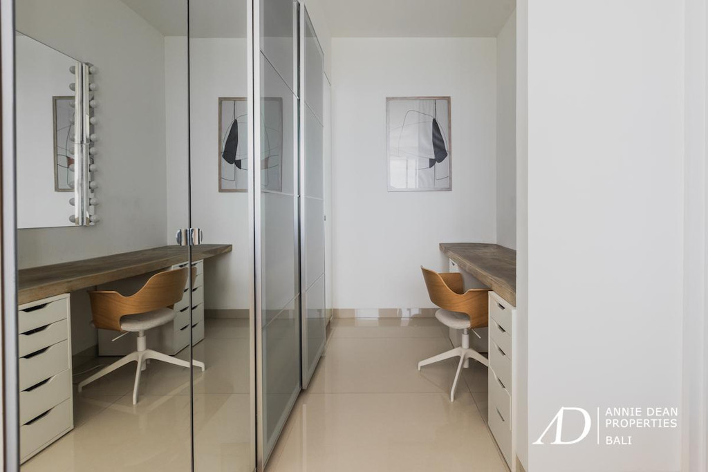 FREEHOLD | MODERN DESIGN VILLA WITH ROOFTOP & OCEAN VIEWS