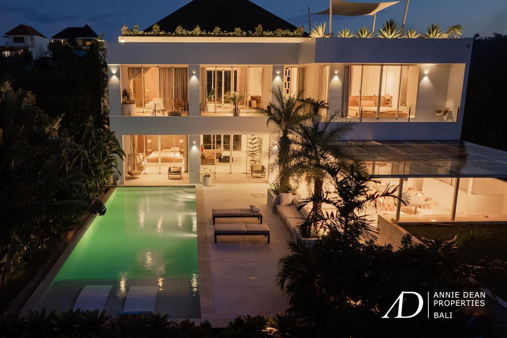 FREEHOLD | MODERN DESIGN VILLA WITH ROOFTOP & OCEAN VIEWS