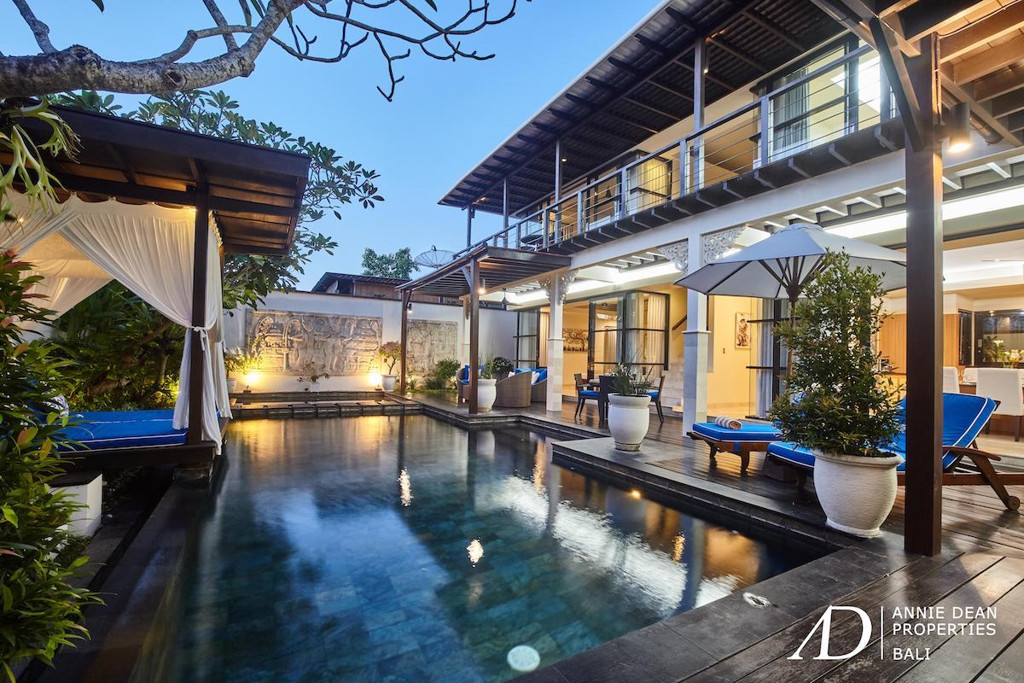 FREEHOLD | MODERN VILLA IN SECURE LUXURY ESTATE - JIMBARAN