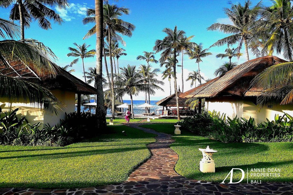 LEASEHOLD |BEACHFRONT DIVE RESORT FOR SALE - TULAMBEN, BALI