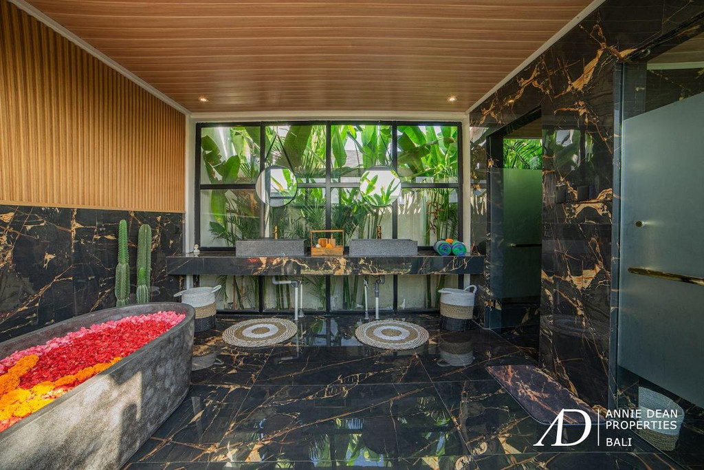 LEASEHOLD | MODERN 2-BEDROOM VILLA COMPLEX - CENTRAL SEMINYAK