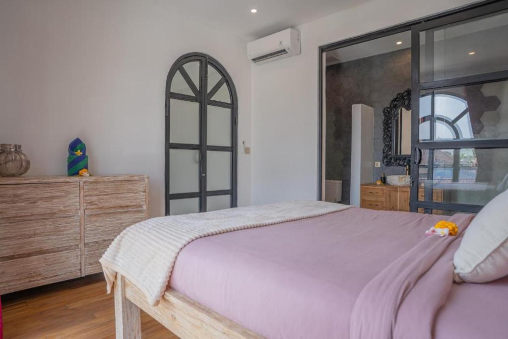 LEASEHOLD | BOHEMIAN-TROPICAL 2 BEDROOM VILLA IN KEROBOKAN